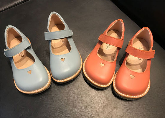20-30サイズのOutsoleのゴム製流行の子供の靴の実質の革は靴の女の子の方法をからかいます