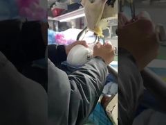 男性用カジュアルシューズ 靴の縫い手 小さい白い靴